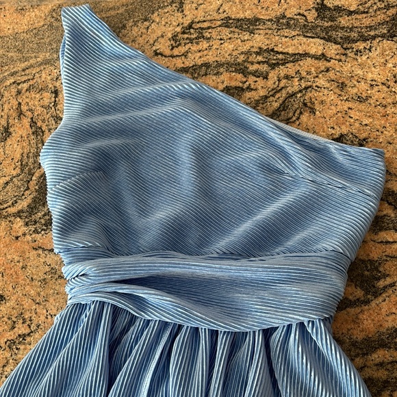 Dress - Picture 7 of 9